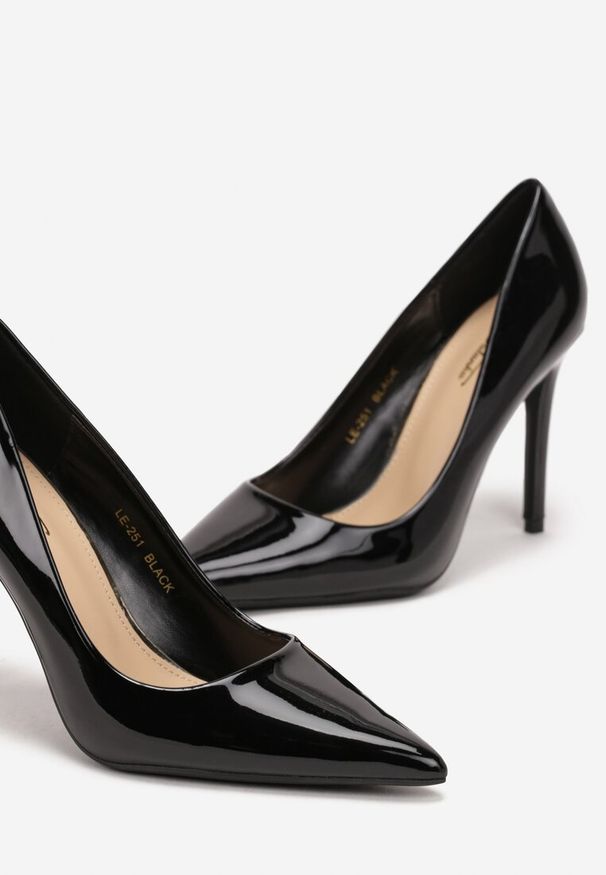 Born2be - Czarne Wsuwane Szpilki z Noskiem w Szpic Eritria. Nosek buta: szpiczasty. Zapięcie: bez zapięcia. Kolor: czarny. Obcas: na szpilce. Styl: elegancki, klasyczny