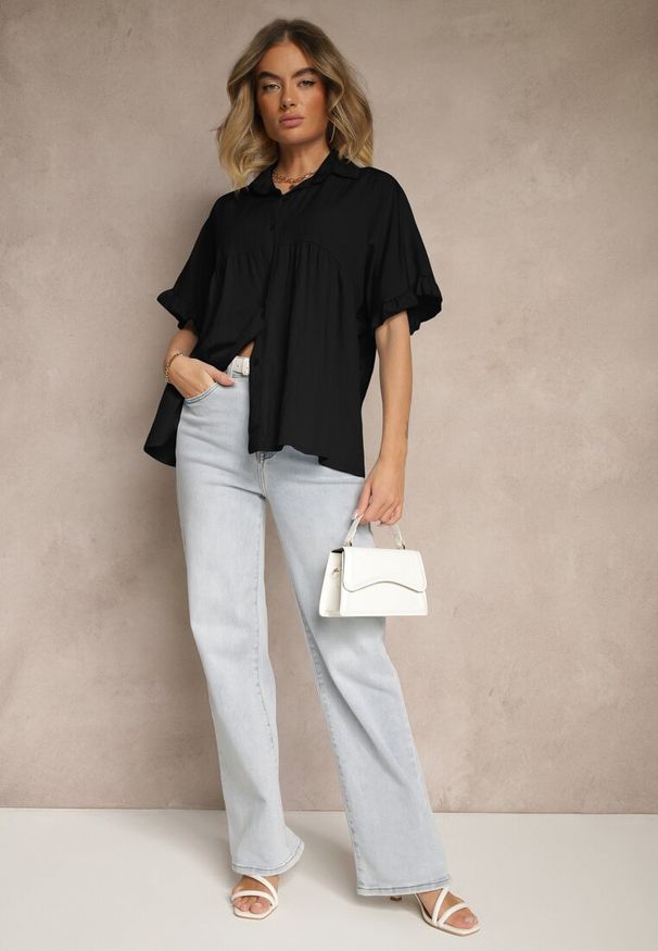 Renee - Czarna Koszula z Wiskozą Ozdobiona Falbankami Oleldi. Okazja: na co dzień. Typ kołnierza: kołnierz z falbankami. Kolor: czarny. Materiał: wiskoza. Wzór: aplikacja. Styl: elegancki, casual