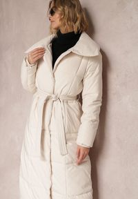 Renee - Beżowa Kurtka za Kolano Pikowana Chadi. Kolor: beżowy. Materiał: jeans, tkanina. Sezon: zima. Styl: klasyczny, elegancki #4