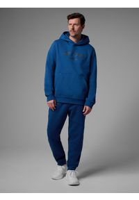 4f - 4F Bluza dresowa regular z kapturem męska 4F x Robert Lewandowski - granatowa S. Okazja: na spacer, na co dzień. Typ kołnierza: kaptur. Kolor: niebieski. Materiał: dresówka. Wzór: nadruk. Styl: casual, sportowy #2