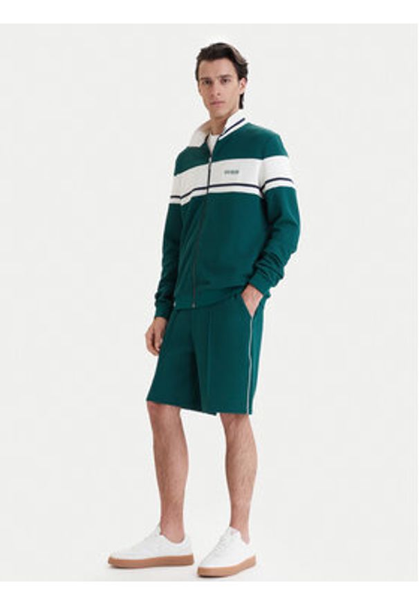 Guess Szorty sportowe Z6GD11 K3210 Zielony Regular Fit. Kolor: zielony. Materiał: syntetyk. Styl: sportowy