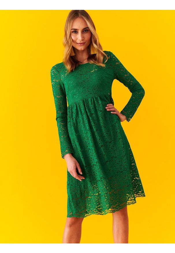 TOP SECRET - Koronkowa sukienka z podwyższonym stanem. Kolor: zielony. Materiał: koronka. Sezon: wiosna. Typ sukienki: proste. Styl: elegancki