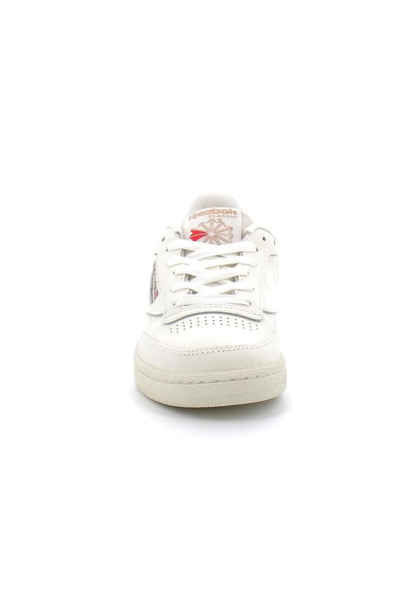 Buty do chodzenia damskie Reebok Club C 85. Zapięcie: sznurówki. Kolor: biały. Materiał: materiał. Szerokość cholewki: normalna. Model: Reebok Club. Sport: turystyka piesza