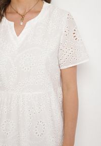 Born2be - Biała Haftowana Bawełniana Sukienka z Ażurowym Wzorem Lumoreline. Okazja: na co dzień, na spacer. Kolor: biały. Materiał: bawełna. Wzór: haft, ażurowy. Sezon: lato. Typ sukienki: proste. Styl: casual, elegancki #4