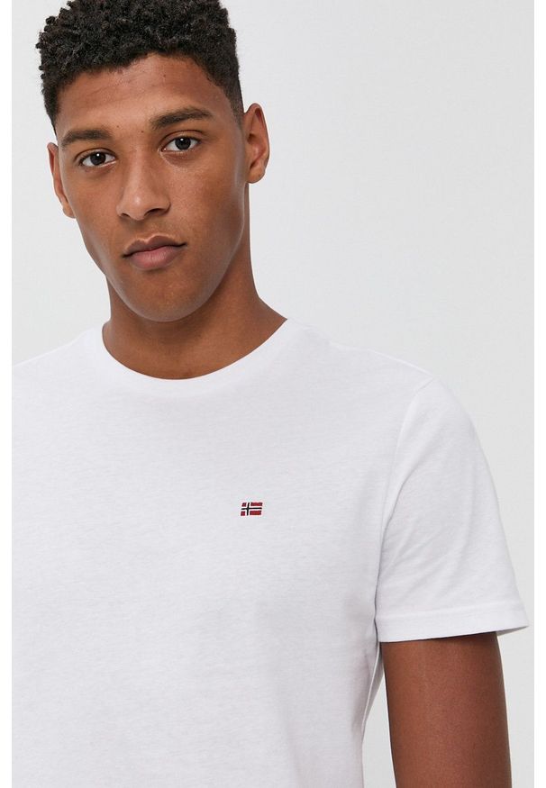 Napapijri - T-shirt bawełniany. Okazja: na co dzień. Kolor: biały. Materiał: bawełna. Wzór: gładki, aplikacja. Styl: casual