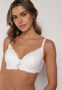 Born2be - Jasnobeżowy Biustonosz z Koronką i Sercem z Cyrkonii Coratune. Kolor: beżowy. Materiał: koronka. Wzór: koronka #1