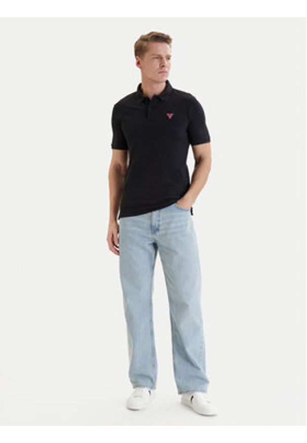 Guess Polo F6GP03 K9WF1 Czarny Slim Fit. Typ kołnierza: polo. Kolor: czarny. Materiał: bawełna
