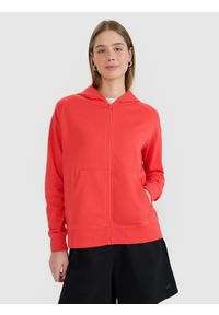 4f - 4F Bluza dresowa rozpinana z kapturem damska - czerwona XL. Okazja: na co dzień. Typ kołnierza: kaptur. Kolor: czerwony. Materiał: dresówka. Długość rękawa: raglanowy rękaw. Wzór: gładki, ze splotem. Styl: casual, sportowy