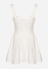 Born2be - Biała Rozkloszowana Sukienka z Gorsetową Górą i Dekoltem w Serce Frolami. Okazja: na co dzień. Typ kołnierza: dekolt gorset. Kolor: biały. Typ sukienki: gorsetowe. Styl: casual #6