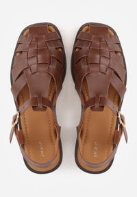 Born2be - Brązowe Sandały VICES z Przeplatanymi Paskami i Kwadratowym Noskiem Assadah. Okazja: na co dzień. Zapięcie: pasek. Kolor: brązowy. Materiał: jeans, koronka. Styl: casual, klasyczny, elegancki #7