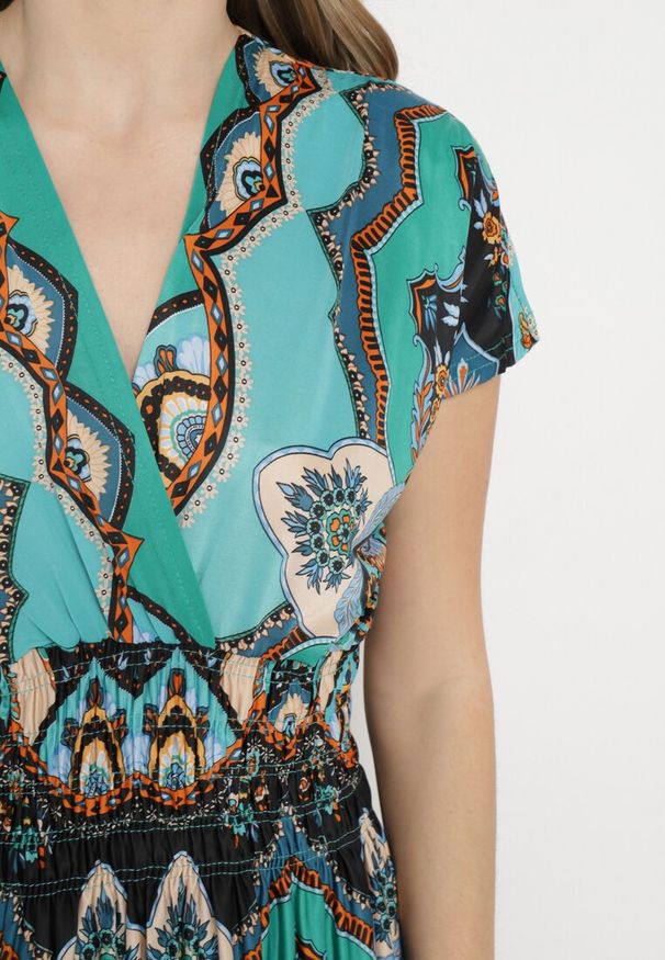 Born2be - Zielona Sukienka Maxi w Stylu Boho z Elastycznej Wiskozy Arnevia. Okazja: na co dzień. Kolor: zielony. Materiał: wiskoza. Typ sukienki: proste. Styl: boho. Długość: maxi