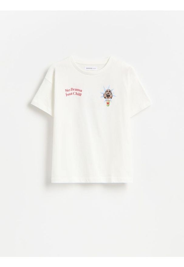 Reserved - T-shirt z nadrukiem na plecach - złamana biel. Materiał: bawełna. Wzór: nadruk