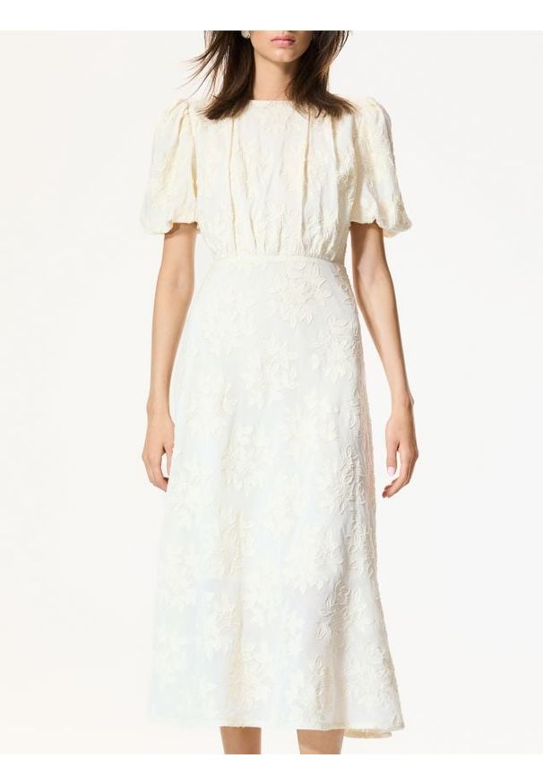 Reserved - Sukienka z ozdobnym haftem - kremowy. Kolor: kremowy. Materiał: wiskoza, bawełna, tkanina. Wzór: haft. Typ sukienki: proste