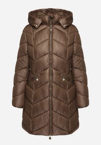Born2be - Brązowa Pikowana Kurtka o Taliowanym Kroju z Kapturem i Futrzaną Podszewką Emithalla. Okazja: na co dzień. Typ kołnierza: kaptur. Kolor: brązowy. Materiał: futro. Długość rękawa: długi rękaw. Długość: długie. Styl: klasyczny, casual, elegancki #7