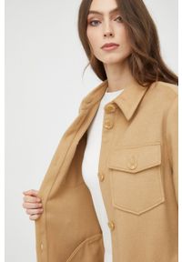 Guess płaszcz wełniany kolor beżowy przejściowy. Okazja: na co dzień. Kolor: żółty. Materiał: wełna. Styl: casual #5
