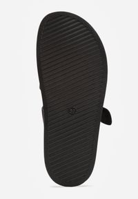 Born2be - Czarne Klapki z Geometryczną Cholewką i Klamrą z Boku Endrita. Okazja: na co dzień. Kolor: czarny. Wzór: geometria. Styl: casual, klasyczny #2