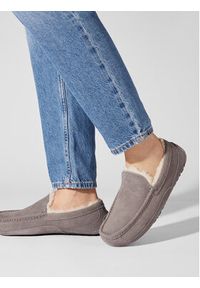 Ugg Kapcie M Ascot 1101110 Szary. Kolor: szary. Materiał: skóra #9