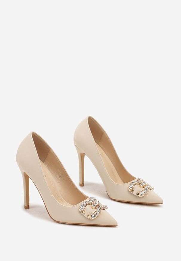 Renee - Beżowe Szpilki Ozdobione Klamrą z Cyrkoniami Ettalina. Okazja: na co dzień. Zapięcie: klamry. Kolor: beżowy. Wzór: aplikacja. Obcas: na szpilce. Styl: casual, klasyczny, wizytowy