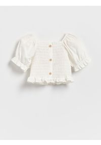 Reserved - Krótka bluzka hiszpanka - złamana biel. Typ kołnierza: dekolt hiszpanka. Materiał: bawełna. Długość: krótkie #1