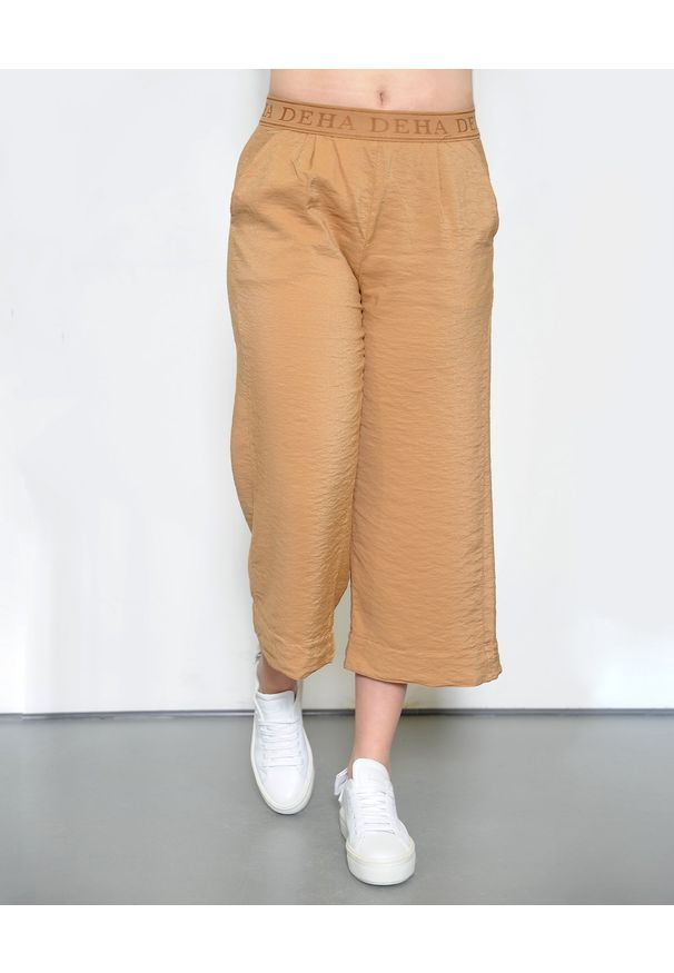 Deha - DEHA - Brązowe spodnie z szeroką nogawką. Kolor: brązowy. Materiał: materiał. Sezon: lato, wiosna
