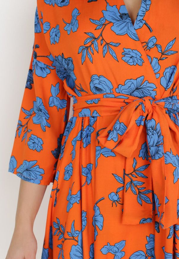 Born2be - Pomarańczowa Sukienka Naesousa. Kolor: pomarańczowy. Materiał: materiał. Wzór: nadruk. Typ sukienki: kopertowe. Długość: mini