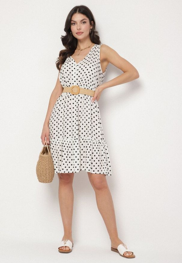 Born2be - Biała Sukienka z Wiskozą i Bawełną w Kropki Lilivena. Okazja: na co dzień. Kolor: biały. Materiał: bawełna, wiskoza. Wzór: kropki. Styl: casual, elegancki