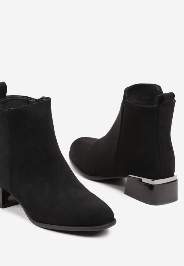 Renee - Czarne Botki Sztyblety na Słupku z Lekkim Ociepleniem Afheila. Okazja: na co dzień. Kolor: czarny. Materiał: dzianina, skóra, jeans. Obcas: na słupku. Styl: klasyczny, casual