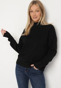 Born2be - Czarny Golf z Metalicznymi Guzikami Aderlia. Okazja: na spotkanie biznesowe, do pracy, na co dzień. Typ kołnierza: golf. Kolor: czarny. Materiał: jeans. Styl: elegancki, biznesowy, klasyczny, casual