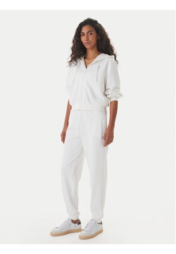 Guess Bluza V6GQ15 K3093 Biały Regular Fit. Kolor: biały. Materiał: syntetyk