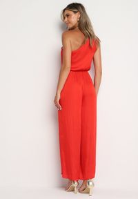 Born2be - Czerwony Asymetryczny Kombinezon Koktajlowy z Gumką w Talii z Szerokimi Nogawkami Vimorikas. Kolor: czerwony. Styl: wizytowy #2