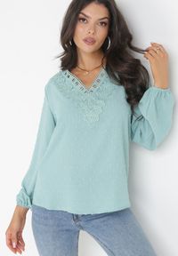 Born2be - Miętowa Bluzka z Koronką i Tkaniną Plumeti Manthe. Kolor: miętowy. Materiał: tkanina, koronka. Długość rękawa: długi rękaw. Długość: długie. Wzór: koronka #2