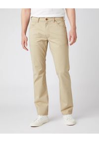 Wrangler - SPODNIE MĘSKIE WRANGLER GREENSBORO TWILL SAND W15QKAC07