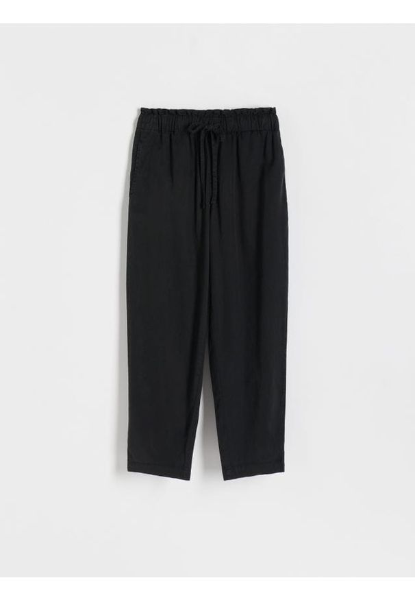 Reserved - Spodnie z lyocellem - czarny. Kolor: czarny. Materiał: bawełna, tkanina. Wzór: gładki