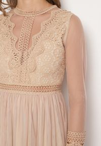 Born2be - Beżowa Sukienka Phaerusa. Kolor: beżowy. Materiał: koronka, tiul. Wzór: aplikacja, koronka. Styl: elegancki, klasyczny. Długość: midi #3