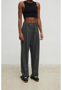 Marsala - Eleganckie spodnie z zakładkami w kolorze GRAPHITE - DERRY-L/XL. Okazja: na co dzień. Materiał: wiskoza, materiał, elastan, guma, poliester. Wzór: gładki. Styl: elegancki
