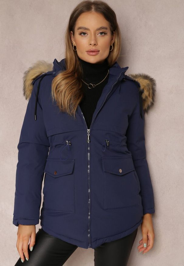 Renee - Granatowa Kurtka Parka z Odpinanym Kapturem i Futerkiem Veazee. Okazja: na co dzień. Kolor: niebieski. Materiał: futro. Sezon: zima. Styl: elegancki, klasyczny, casual