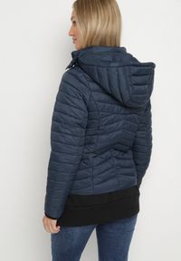 Born2be - Granatowa Pikowana Kurtka Przejściowa z Kapturem Suritta. Okazja: na co dzień. Typ kołnierza: kaptur. Kolor: niebieski. Materiał: jeans. Styl: klasyczny, casual, sportowy #2