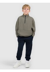 4f - 4F Spodnie dresowe joggery chłopięce - granatowe 140 (9-10 lat). Okazja: na co dzień. Kolor: niebieski. Materiał: dresówka. Wzór: gładki, ze splotem. Sezon: lato. Styl: młodzieżowy, casual, sportowy #1