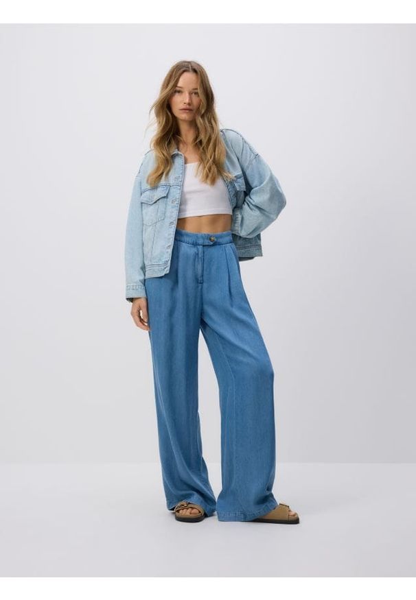 Reserved - Jeansy wide leg z lyocellu - niebieski. Kolor: niebieski