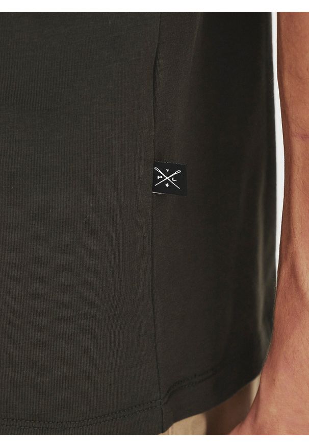 Pako Lorente - PAKO LORENTE – Zielony gładki t-shirt v-neck. Kolor: zielony, czerwony, brązowy. Materiał: elastan, bawełna. Wzór: gładki