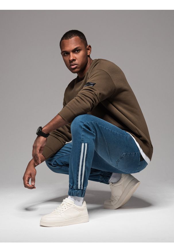 Ombre Clothing - Jeansowe męskie joggery z lampasami – niebieskie V3 - Rozmiar: L. Okazja: na co dzień. Kolor: niebieski. Materiał: jeans. Styl: casual, retro, sportowy