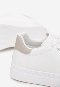 Born2be - Biało-Beżowe Sneakersy na Płaskiej Podeszwie z Okrągłym Noskiem Azethia. Okazja: na co dzień. Nosek buta: okrągły. Kolor: biały. Obcas: na płaskiej podeszwie #5