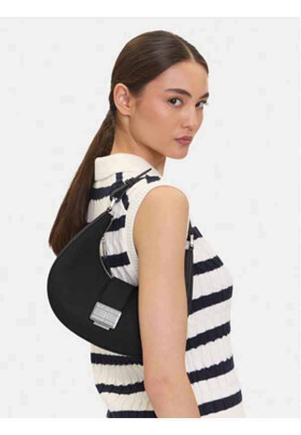 Tommy Jeans Torebka Tjw Crush Shoulder Bag AW0AW17539 Czarny. Kolor: czarny. Materiał: skórzane