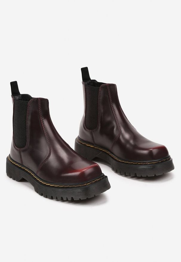 Born2be - Bordowe Klasyczne Botki na Płaskiej Podeszwie w Stylu Sztybletów Irithen. Kolor: czerwony. Materiał: jeans. Wzór: aplikacja. Obcas: na płaskiej podeszwie. Styl: klasyczny