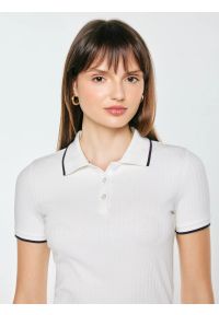 Big-Star - koszulka damska polo z kontrastowym wykończeniem biała sessa 100. Typ kołnierza: polo. Kolor: biały. Materiał: bawełna, prążkowany, elastan, dzianina. Wzór: ze splotem #2