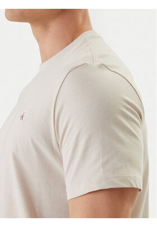 Calvin Klein Jeans T-Shirt LV04RC272G Écru Regular Fit. Kolor: kremowy. Materiał: bawełna