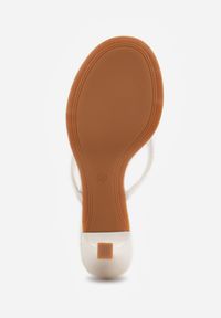 Born2be - Białe Klapki Japonki na Obcasie Typu Kaczuszka Livnara. Okazja: na co dzień. Kolor: biały. Materiał: len. Obcas: na obcasie. Styl: casual, elegancki. Wysokość obcasa: średni #8