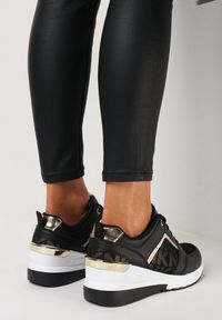 Born2be - Czarne Sneakersy Kasaris. Nosek buta: okrągły. Zapięcie: sznurówki. Kolor: czarny. Sezon: jesień. Obcas: na koturnie. Wysokość obcasa: średni #5