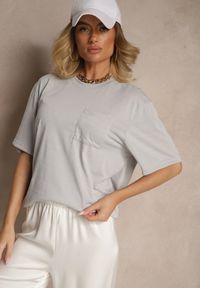 Renee - Jasnoszara Koszulka T-shirt z Naszytą Kieszonką TLanitra. Okazja: na co dzień. Kolor: szary. Materiał: jeans. Wzór: aplikacja. Sezon: lato, wiosna. Styl: elegancki, casual