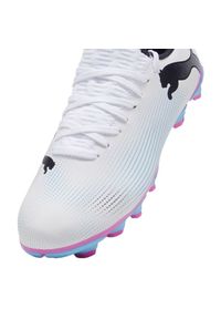 Buty piłkarskie Puma Future 7 Play FG/AG Jr 107734 01 białe. Zapięcie: sznurówki. Kolor: biały. Materiał: syntetyk, dzianina. Szerokość cholewki: normalna. Wzór: nadruk. Sport: piłka nożna